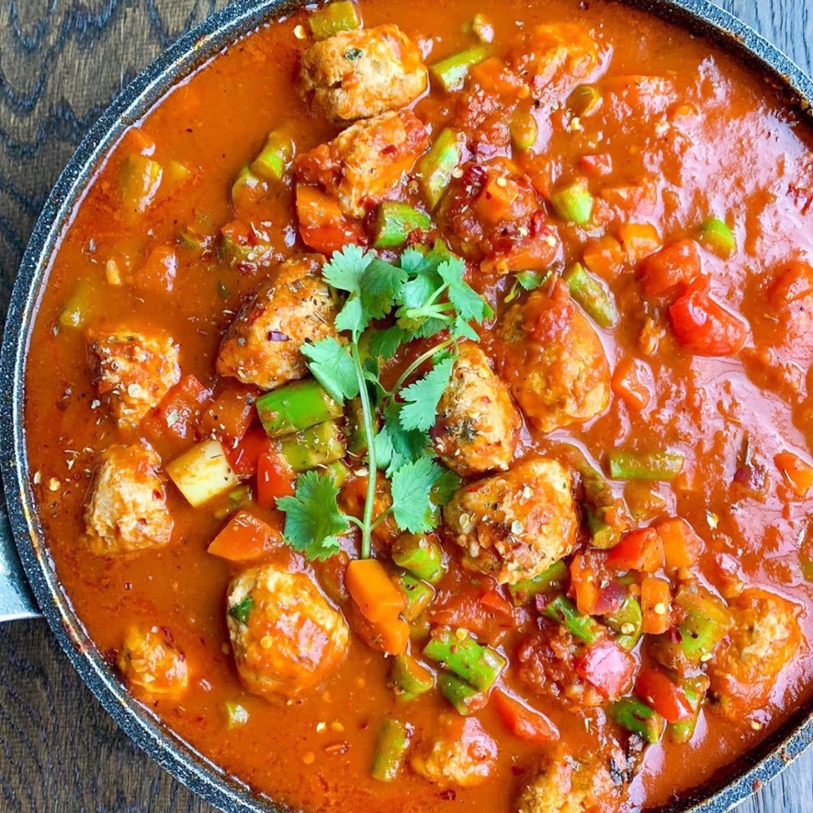 TruLocal's tweet photo. The colder days call for the cozier of meals. Chili it is! 🙌🏼 🌶️ 🫑 🥩 #truLOCAL #ConnectingYouToTheSource @fitchickscook https://t.co/69aGiWR1Oa