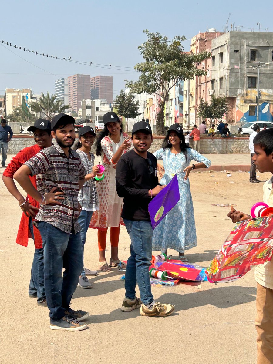 Gopalapall76478's tweet photo. Reaching new heights at the Algo Kite Festival, organized by Algo Bharat! πͺβ¨ @Algo_Bharat #AlgorandFlyingHigh https://t.co/s7nkJox2wB