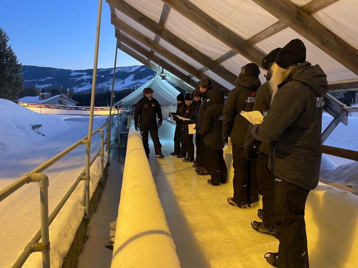 It's great to see the Royal Navy Skeleton Team training in our Snugpak Torrent Jackets. 

This jacket is 100% waterproof, breathable and is made with Softie® insulation!

Buy today: snugpak.com/products/torre… 

📷 Snugpak Brand Ambassador; Royal Navy Skeleton Team