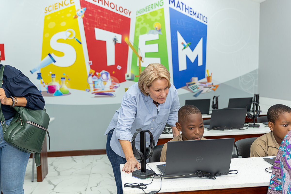 DigicelFoundationJA tweet media