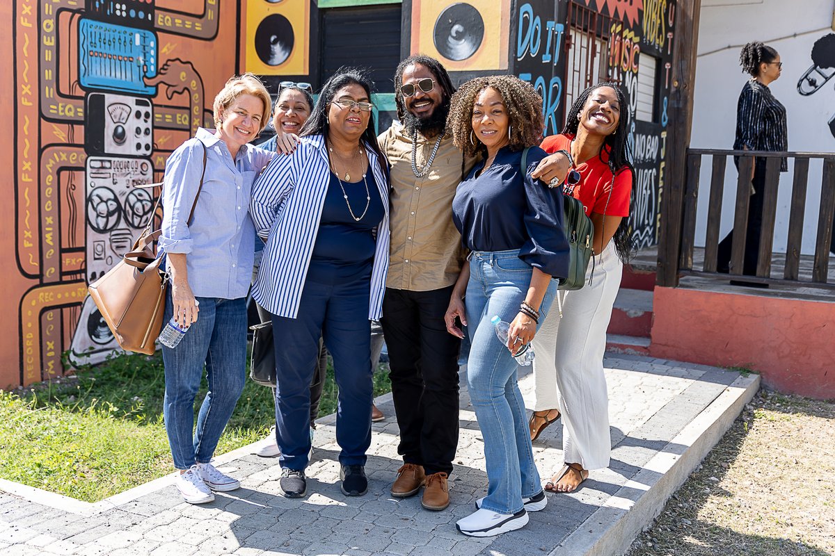 DigicelFoundationJA tweet media