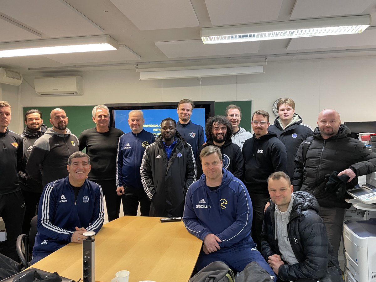 raymondverheije's tweet photo. Two interesting days in Helsinki!
"Analysing & Coaching Individual Players"
Big thanks to @OskuPartonen for hosting in Finland!
#football #coacheducation #periodisation #footballfitness #footballtechnique #footballtactics #footballperiodisation #fcevolution https://t.co/muqdanTim1