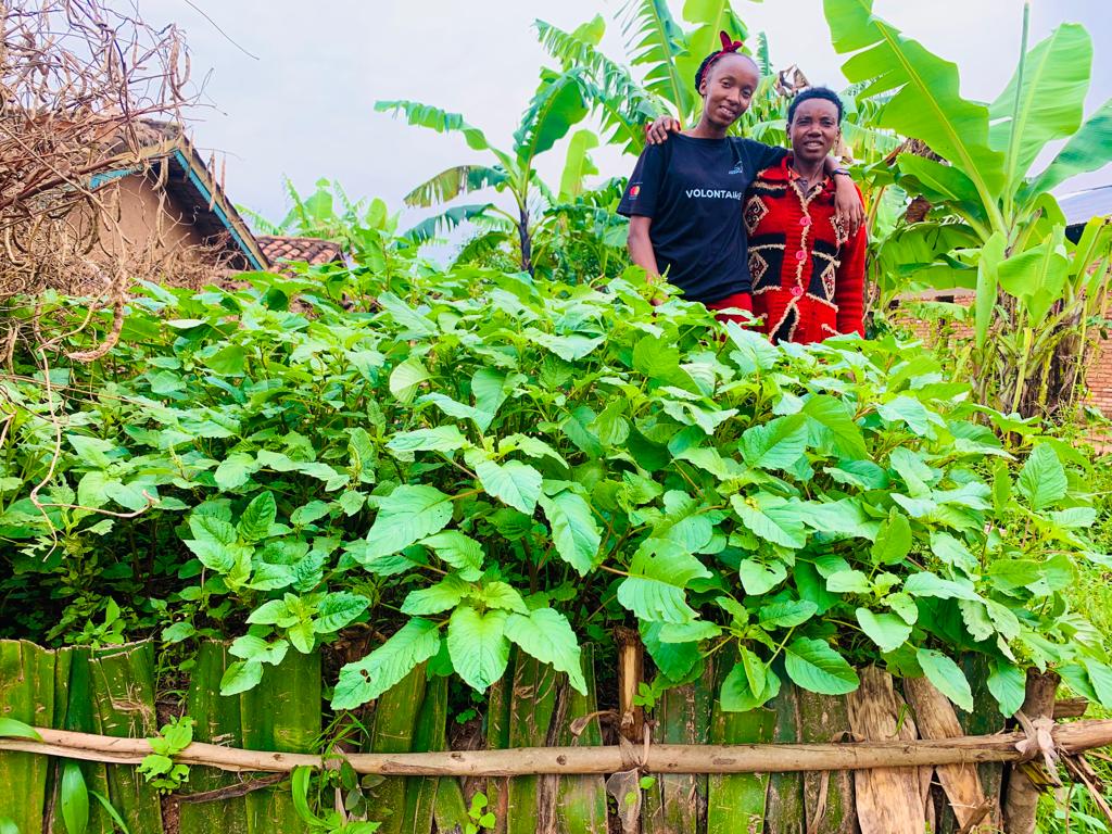 Embracing a wholesome and well-rounded diet, rich in the right mix of nutrients, stands out as a pivotal method to ward off inadequate nutrition and malnourishment. Volunteers have dedicated themselves to uplift their communities by working together to make kitchen gardens...1/3