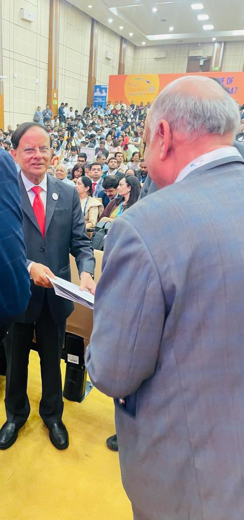 shreecementltd's tweet photo. Our Chairman Shri H M Bangur Ji in conversation with Shri (Dr.) P K Mishra Ji, Principal Secretary to PM, Shri @narendramodi Ji and Shri BVR Subrahmanyam Ji, CEO @NITIAayog during #VibrantGujarat. #pmo #pmoindia #ShreeCement #BuildSmartwithBangur #SolidGharSirfBangur @PrashantBangur @NeerajAkhoury @GajendraPSingh9