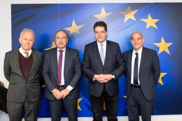 I thank @pchrgaza's @RajiSourani & @AlMezanCenter's @issam_younis for updating me on the catastrophic situation in #Gaza. The EU as a major aid donor to Palestinians calls on 🇮🇱 to respect #IHL. Killing of civilians must stop, humanitarian access throughout Gaza must be ensured.