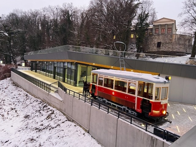 B-SHAPES tweet media