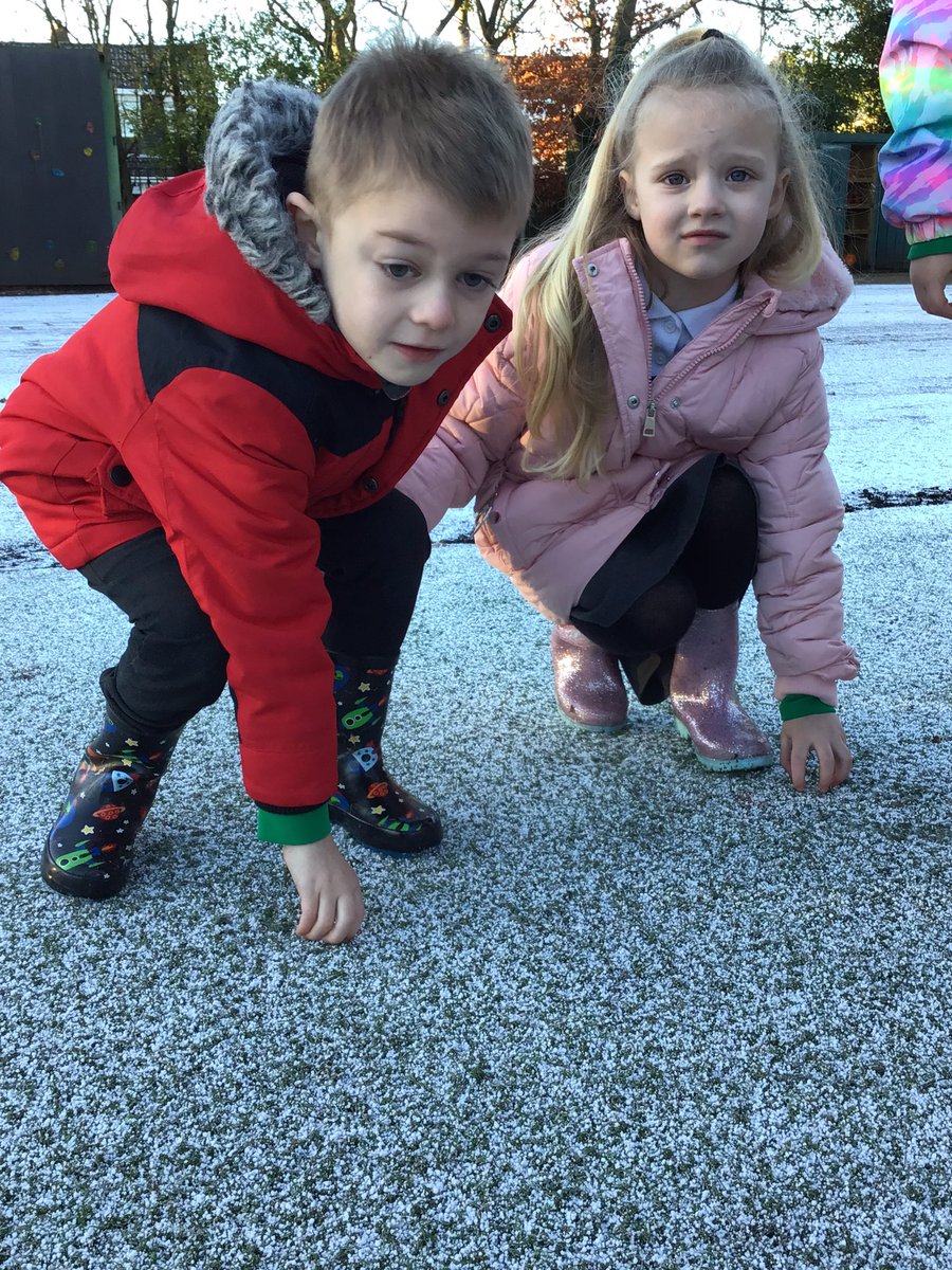 BVPSRecp's tweet photo. We have had a lovely morning exploring the cold, crisp weather. We observed and recorded changes in the weather and seasons; created an experiment turning bubbles into frozen bubbles; and supported our well-being by running outside and having fun. #bvpseyfs #bvpsscience #bvpspshe https://t.co/xlDmKbl3Ph