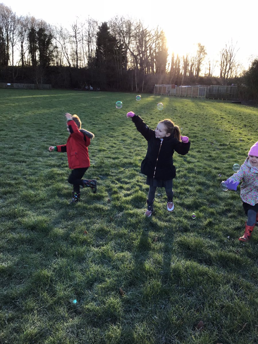 BVPSRecp's tweet photo. We have had a lovely morning exploring the cold, crisp weather. We observed and recorded changes in the weather and seasons; created an experiment turning bubbles into frozen bubbles; and supported our well-being by running outside and having fun. #bvpseyfs #bvpsscience #bvpspshe https://t.co/L9xtSNqo4d