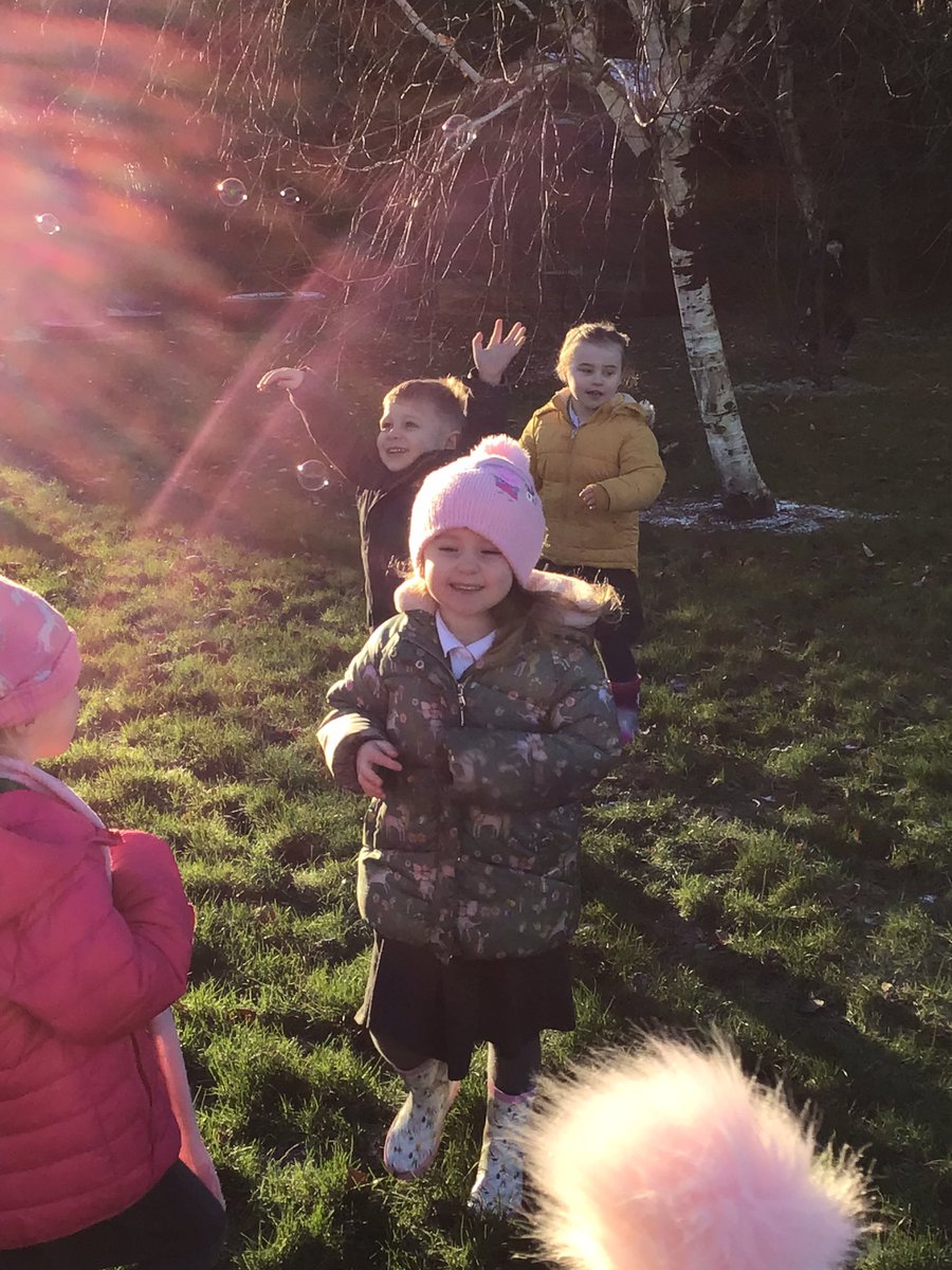 BVPSRecp's tweet photo. We have had a lovely morning exploring the cold, crisp weather. We observed and recorded changes in the weather and seasons; created an experiment turning bubbles into frozen bubbles; and supported our well-being by running outside and having fun. #bvpseyfs #bvpsscience #bvpspshe https://t.co/L9xtSNqo4d