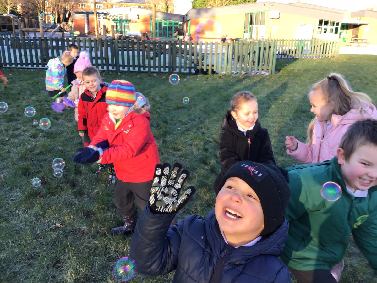 BVPSRecp's tweet photo. We have had a lovely morning exploring the cold, crisp weather. We observed and recorded changes in the weather and seasons; created an experiment turning bubbles into frozen bubbles; and supported our well-being by running outside and having fun. #bvpseyfs #bvpsscience #bvpspshe https://t.co/L9xtSNqo4d