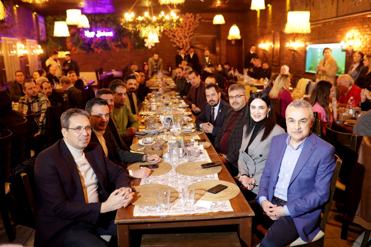 Doğru bilginin peşinde özveriyle çalışan basın mensuplarımızla Cuma günü bir araya geldik.

Aydın'ımızı, ortak akılla yöneteceğiz.

Sevdamız Aydın ❤️