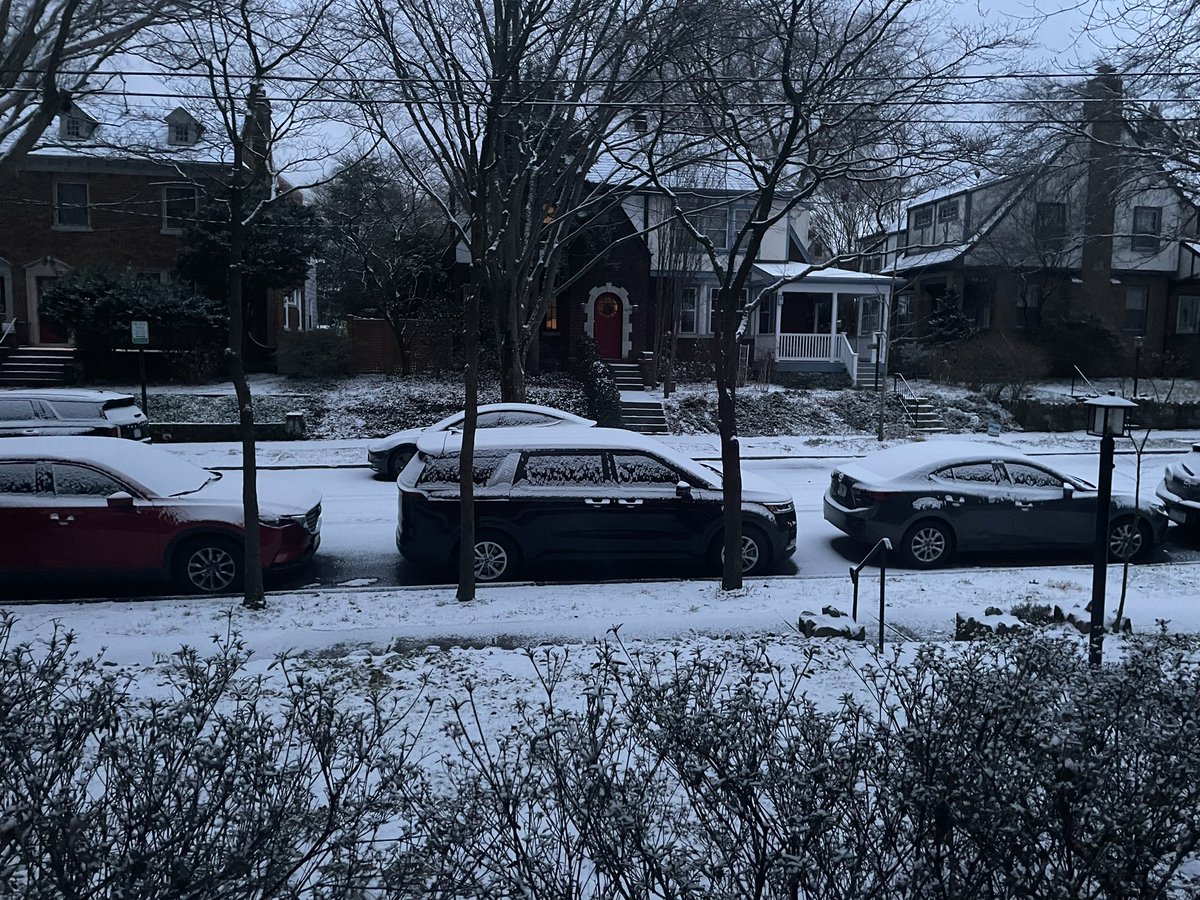 PoPville's tweet photo. Good morning! #snow https://t.co/Oe6tP1K07N