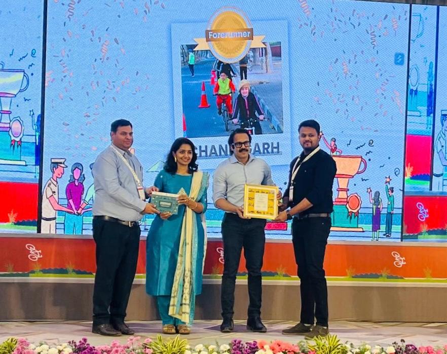 DDnewschd's tweet photo. Chandigarh Smart City awarded for India’s #Cycle4Change Challenge & #Freedom2Cycle, Walk, Run Campaign
Chandigarh bags 3 Awards for Healthy Streets & Freedome2Walk CycleRun Challenge at National Workshop Series Streets & Public Spaces.
@ChandigarhSmart @SmartCities_HUA https://t.co/tlwKR1f3mC