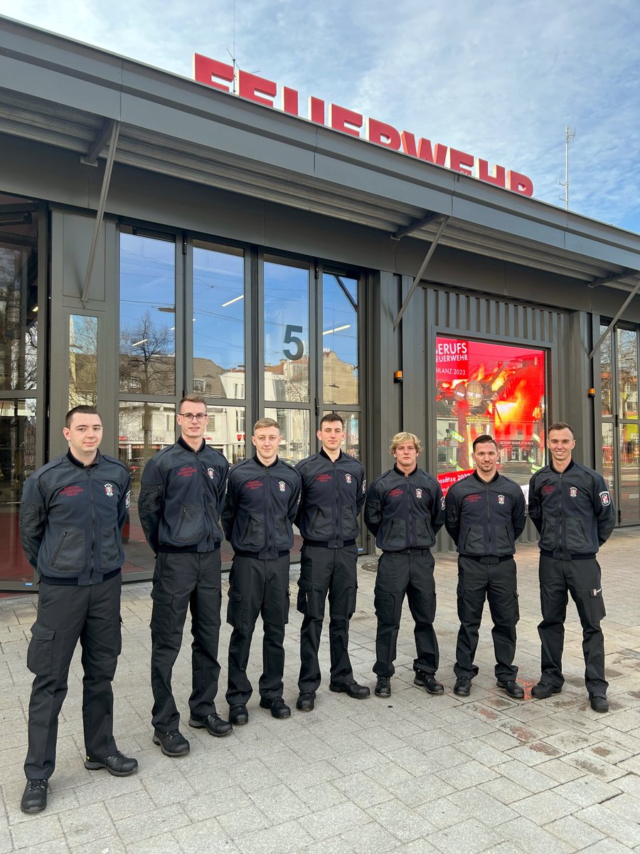 BFGraz's tweet image. Für 7 Anwärter beginnt heute die Grundausbildung zum Feuerwehrmann. 712 Unterrichtseinheiten werden geschult! Alles Gute! #Graz #Berufsfeuerwehr #Beginn #Grundausbildung