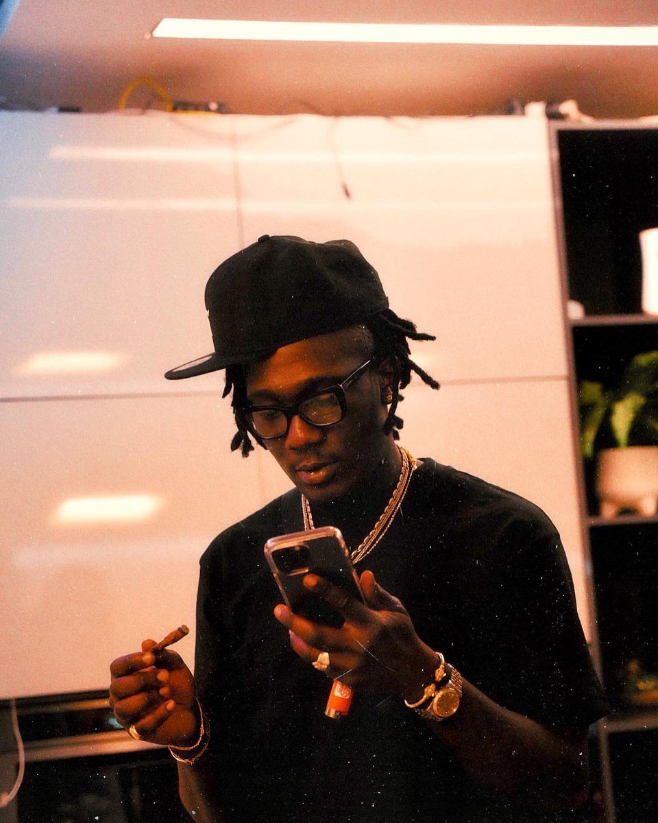 Divine Wayne tweet media
