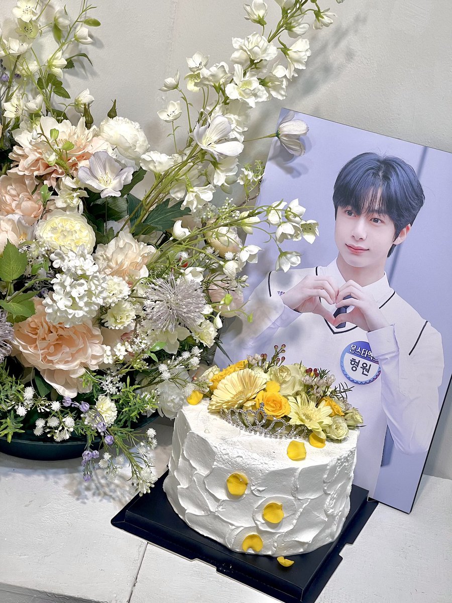 Beautiful_HW__'s tweet photo. 🍃
-
美人
 : 아름다운 사람 
-
3일간 방문해주신 모든 분들 감사합니다!
추운 날씨에도 형원이를 사랑하는 마음을 가득 담아 방문해주신 덕분에 무사히 잘 마무리 할 수 있었어요. 다시 한 번 감사하다는 말씀 드리고 싶습니다. 감사합니다🙇🏻‍♀️

#아름다운_사람아
#사랑하는_형원에게 https://t.co/ZcAO4A2cBW