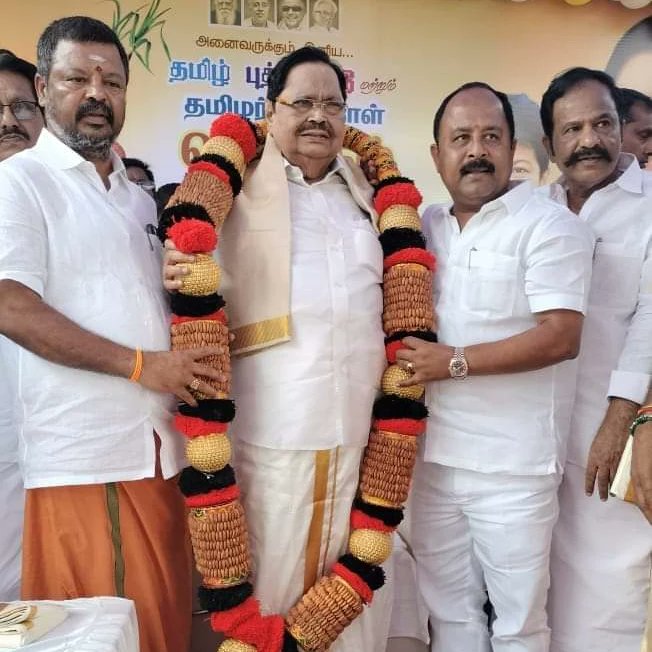 APNandakumarMLA's tweet photo. இன்று தமிழ் புத்தாண்டு மற்றும் பொங்கல் திருநாளை முன்னிட்டு நம் @arivalayam பொதுச் செயலாளரும்  மாண்புமிகு நீர்வள துறை அமைச்சருமான அண்ணன் திரு @katpadidmk அவர்களை நேரில் சந்தித்து வாழ்த்துகள் தெரிவித்த போது. https://t.co/nG7IMvRwlw