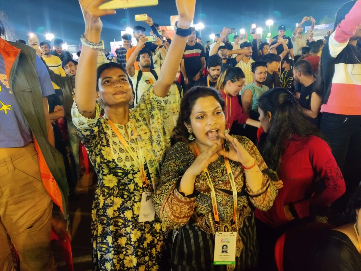 NSSDGCOLLEGE's tweet photo. Participation of NSS Volunteers along with PO Dr SANGEETA SIROHI in National Youth Festival 2024 held at Pune, Maharashtra #NYF2024 https://t.co/EceQOAywxL