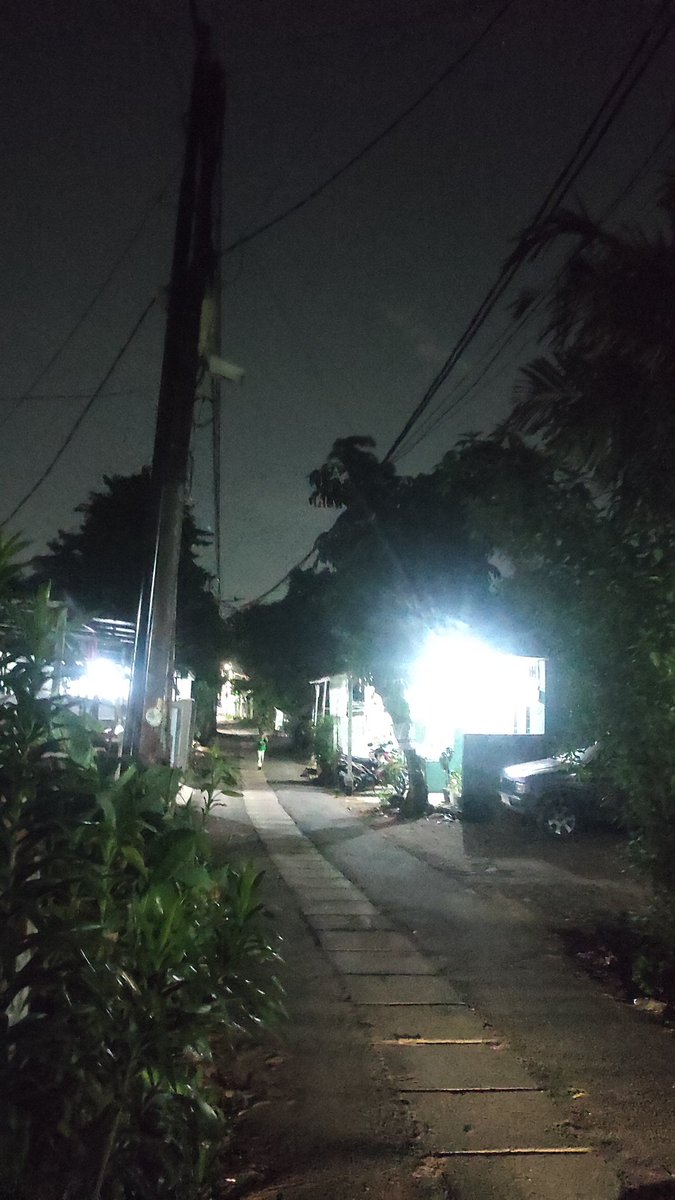 _rndka_'s tweet photo. @DKIJakarta 
Selamat malam min, ingin melaporkan untuk penerangan lampu di jalan ini mati sudah beberapa hari yang lalu. 
tepatnya di jalan. 
Jl. M. Kahfi 1, Gg. H. Tohir 1 , RT 003/RW 004 Jagakarsa, Jakarta Selatan https://t.co/XJ58gaw2q1