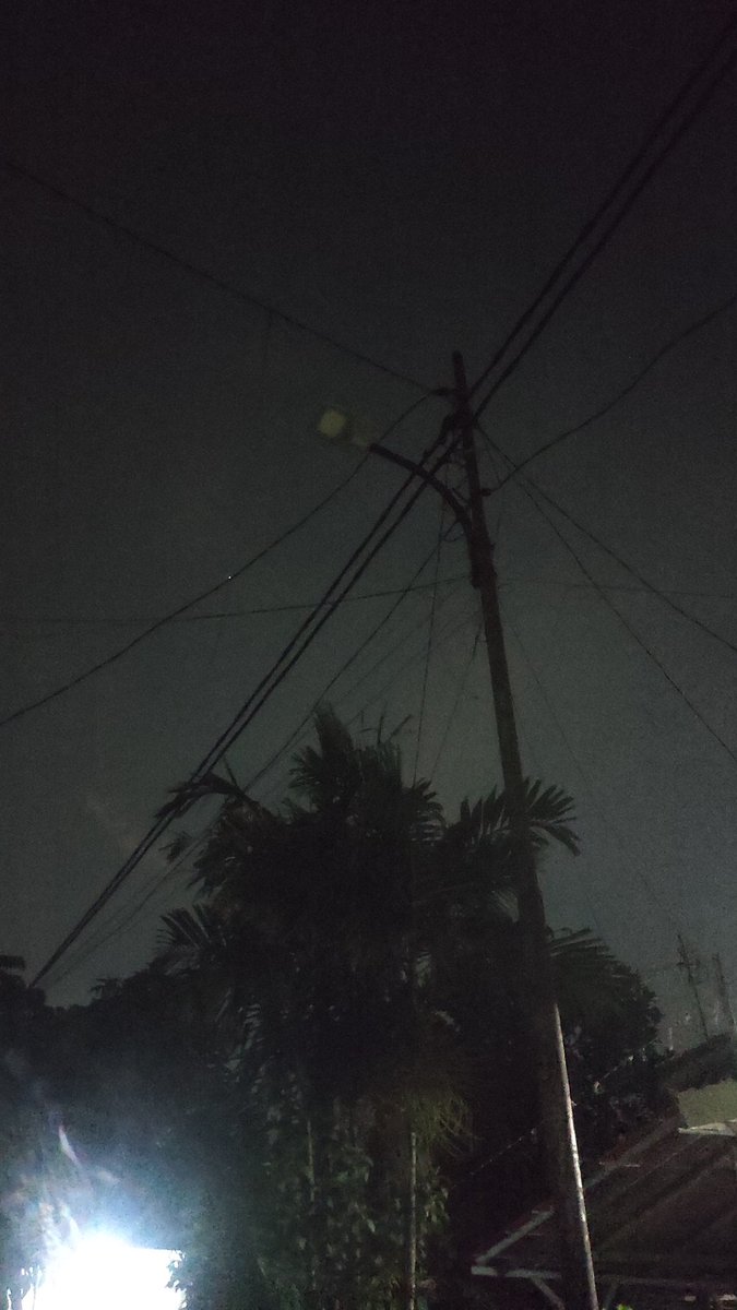_rndka_'s tweet photo. @DKIJakarta 
Selamat malam min, ingin melaporkan untuk penerangan lampu di jalan ini mati sudah beberapa hari yang lalu. 
tepatnya di jalan. 
Jl. M. Kahfi 1, Gg. H. Tohir 1 , RT 003/RW 004 Jagakarsa, Jakarta Selatan https://t.co/XJ58gaw2q1