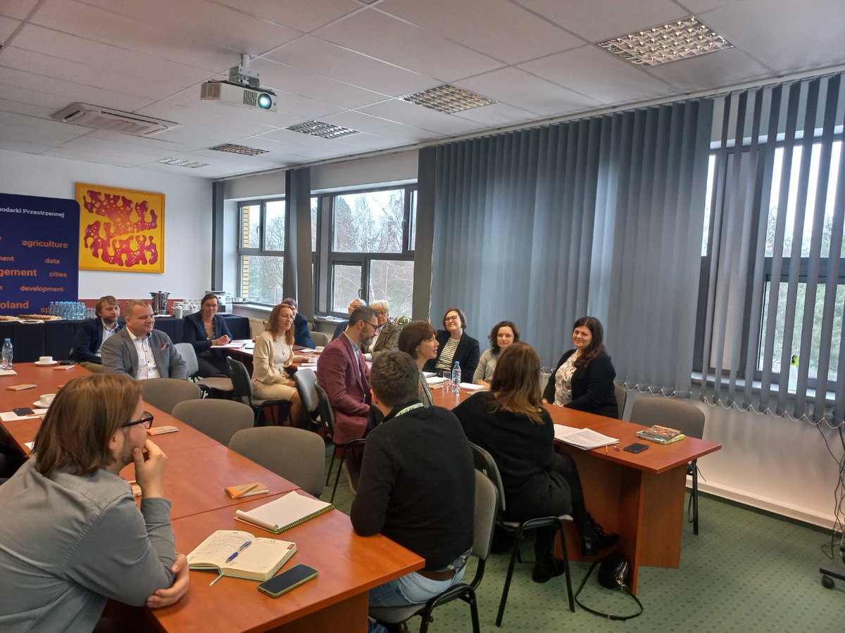 Geokompleks UAM (@geokompleks_uam) on Twitter photo Na <a href="/WGSEiGP/">WGSEiGP - Faculty of Human Geography and Planning</a> zorganizowaliśmy spotkanie Społeczności Praktyków (CoP) projektu <a href="/SELINAHorizonEU/">SELINA Project (Horizon Europe)</a> na temat transformacyjnych zmian #SeedsOfChange w obszarze #biodiversity, #EcosystemServices i #EnvironmentalConditions. Dziękujemy za miłą atmosferę, owocną dyskusję i zaangażowanie👏 Na <a href="/WGSEiGP/">WGSEiGP - Faculty of Human Geography and Planning</a> zorganizowaliśmy spotkanie Społeczności Praktyków (CoP) projektu <a href="/SELINAHorizonEU/">SELINA Project (Horizon Europe)</a> na temat transformacyjnych zmian #SeedsOfChange w obszarze #biodiversity, #EcosystemServices i #EnvironmentalConditions. Dziękujemy za miłą atmosferę, owocną dyskusję i zaangażowanie👏