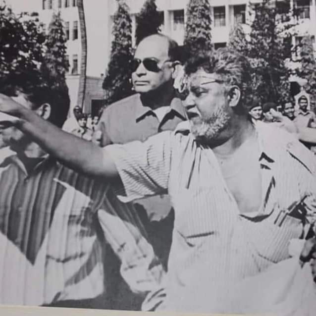 DhammaKamble7's tweet image. आपल्या धगधगत्या लेखणीतून अन्यायाला वाचा फोडणारे ज्येष्ठ साहित्यिक व विद्रोही कवी नामदेव ढसाळ  यांच्या स्मृतीस विनम्र अभिवादन!💐💐💐
#नामदेवढसाळ #NamdevDhasal