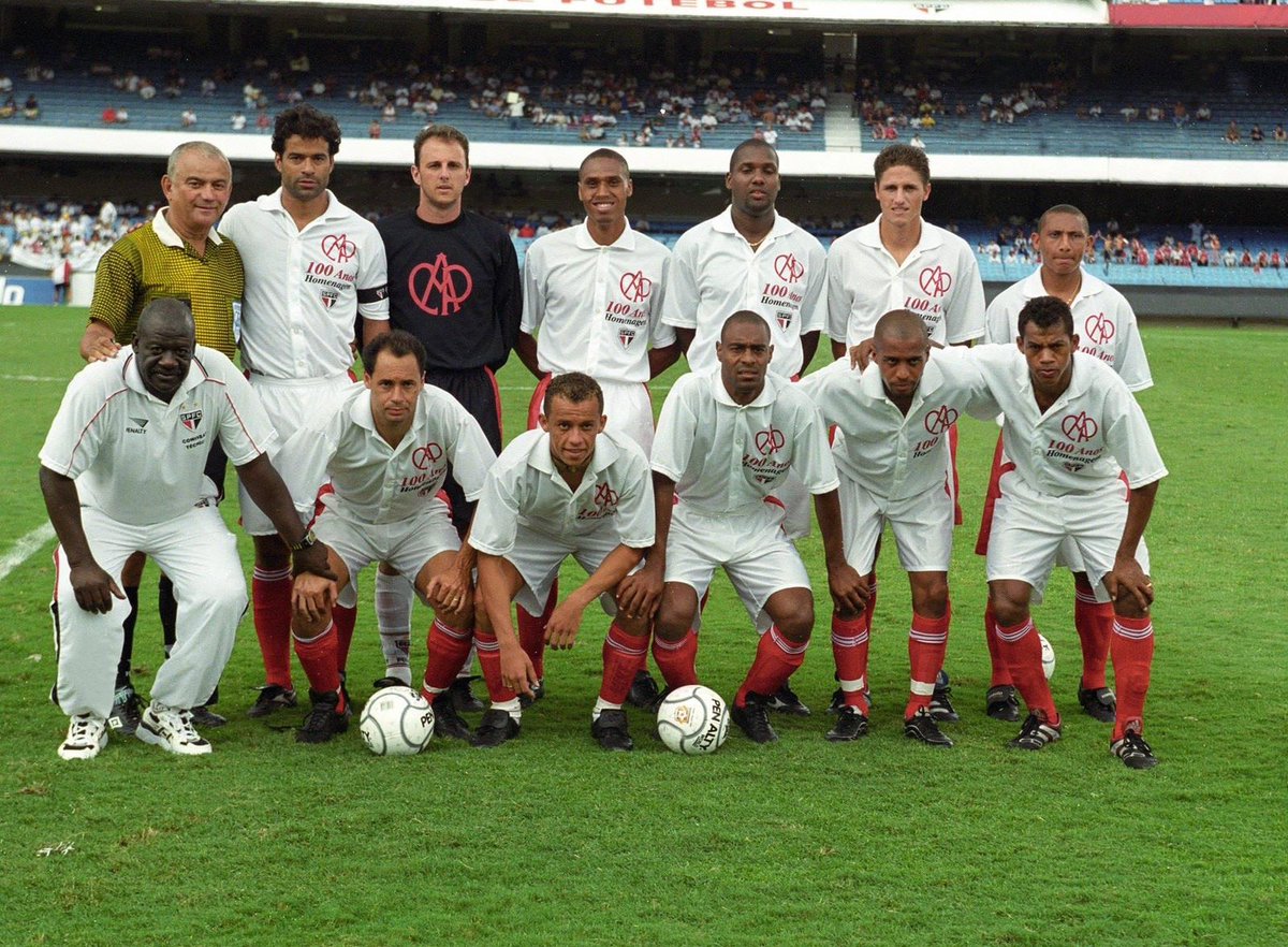 24 anos atrás, o São Paulo realizava uma homenagem a sua origem, jogando meio jogo de um amistoso com um uniforme do C.A. Paulistano
