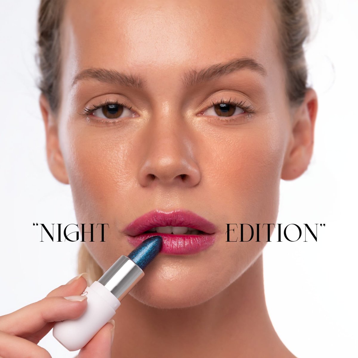 LuksDukkan's tweet photo. YENİ ✨NO:3 NIGHT EDITION 📷 📷Gündüzden geceye kusursuz bir geçiş yapın. LUSS High Effect ''Night Edition'' ile dudaklarınızdaki zarif ışıltıyı ve pürüzsüz görünümü keşfedin. Daha fazlası için https://t.co/kXRFixarAU 'u ziyaret edin! https://t.co/EN030YdZpj
