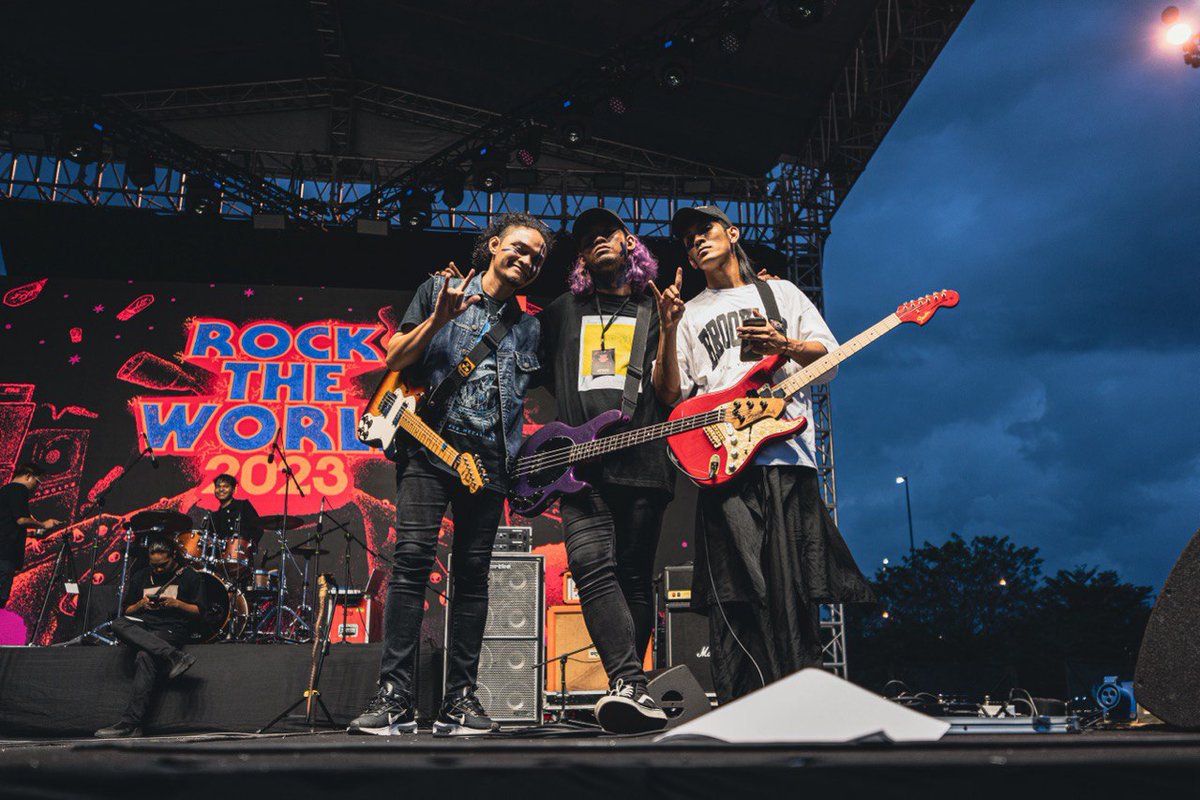 "Primadunia kau idola, walaupun kau telah pergi selamanya."

<a href="/ucopclassmates/">Ucop Classmates</a>, aku terkesan 😔