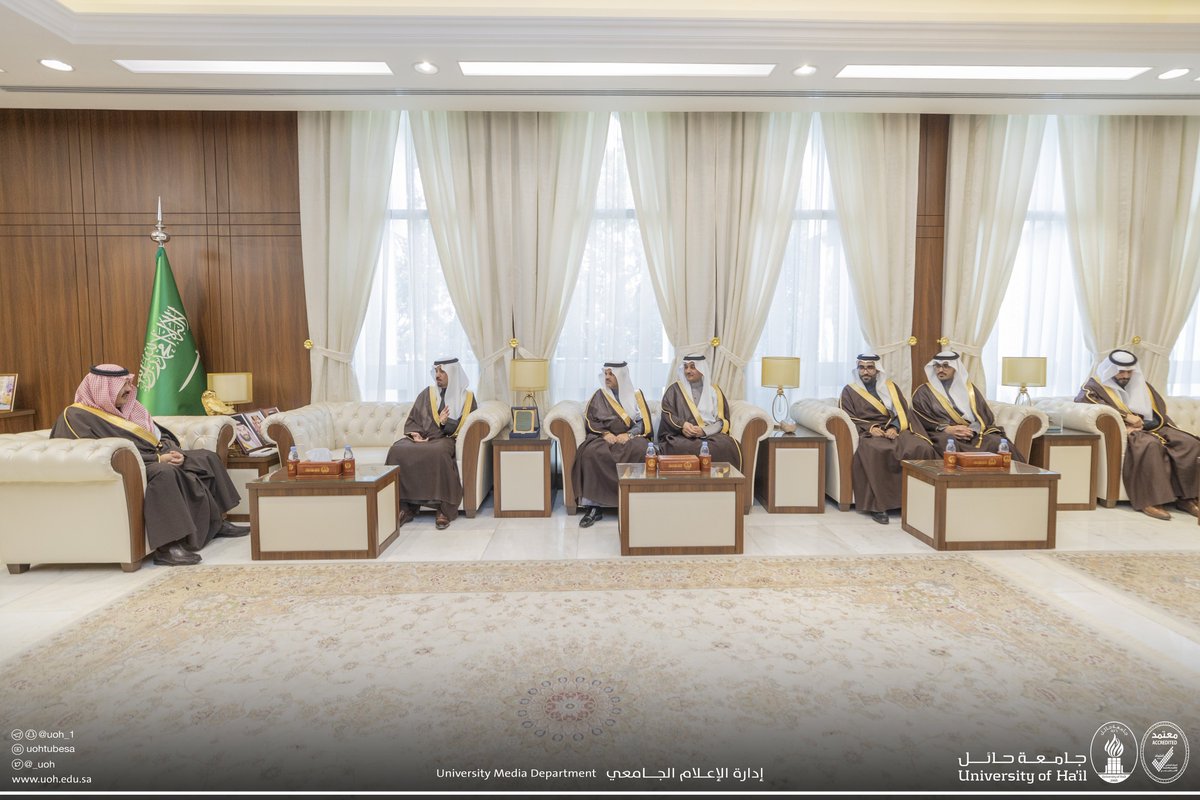 _UOH's tweet photo. #خبر| صاحب السموّ الملكي الأمير عبدالعزيز بن سعد بن عبدالعزيز #أمير_منطقة_حائل يستقبل رئيس #جامعة_حائل أ.د.راشد بن مسلط الشريف، بحضور وكيل الجامعة للدراسات العليا والبحث العلمي أ.د.عبدالعزيز الغامدي، ووكيل الجامعة د.غازي البقعاوي، وعميد كلية الصيدلة د.أحمد العفنان، وطلبة كلية الصيدلة بمناسبة فوزهم بالمركز الأول في مسابقة أفضل الأبحاث في مؤتمر ومعرض دبي الدولي للصيدلة والتكنولوجيا #دوفات 2024