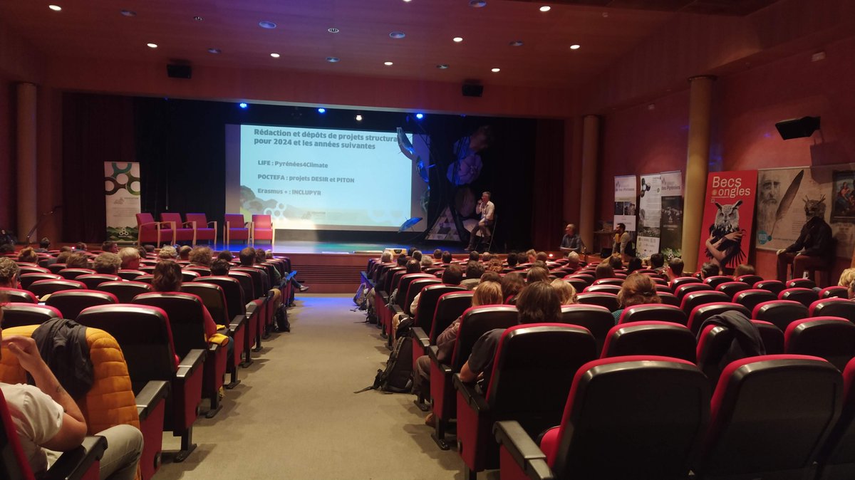 CdaVallsAneu's tweet photo. El passat novembre els Camps i Entorns d'Aprenentatge Pirinencs vam assistir a les trobades internacionals de la #XarxaEducacióPirineusVius a #Llançà. Hem escrit un petit article per explicar què es va treballar durant les jornades: https://t.co/wEalwA5SrR https://t.co/2Nfu8C9PrH