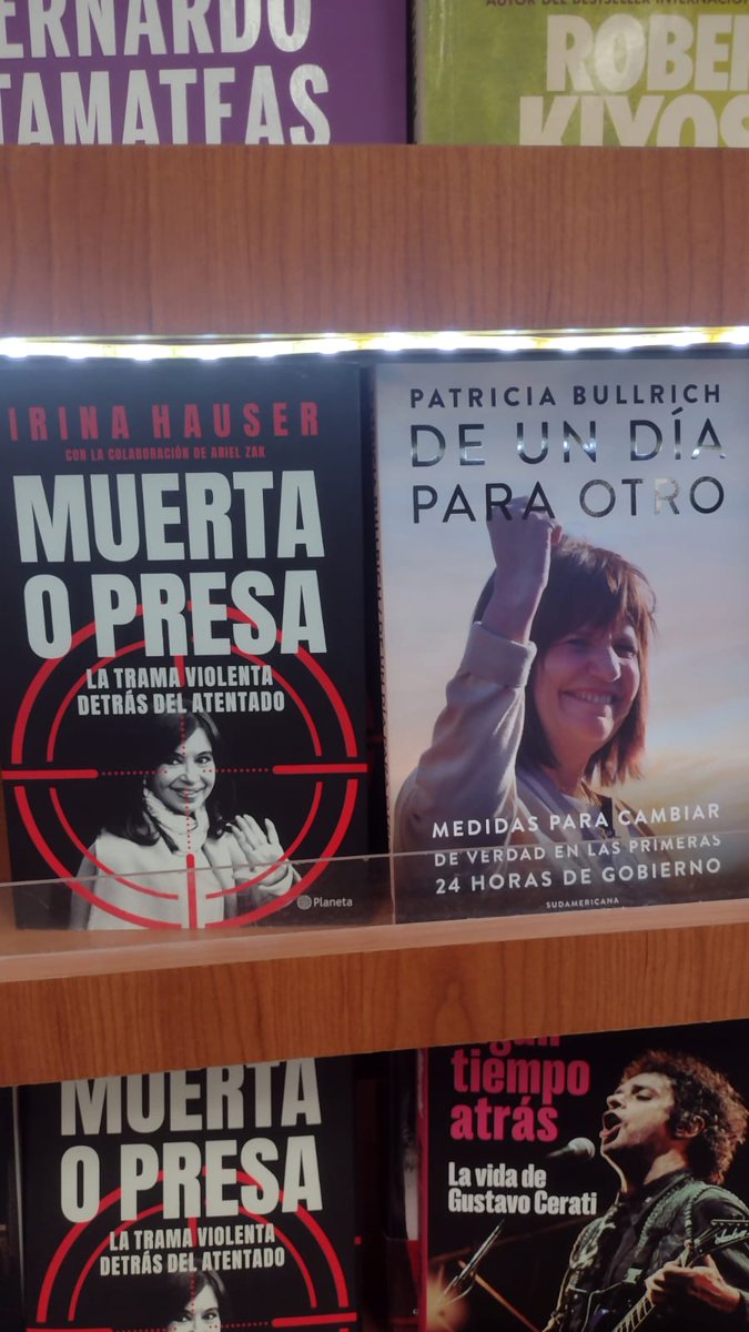 Me gustaría conocer al "repositor" que acomoda los LIBROS 📚en las góndolas de Wallmart. Lo vengo siguiendo, Un Gran analista de la realidad y un editorialista comprometido
#PoliticamenteCorrecto 
<a href="/CFKArgentina/">Cristina Kirchner</a> <a href="/PatoBullrich/">Patricia Bullrich</a> 
 <a href="/WallmartWalmart/">Walmart</a>