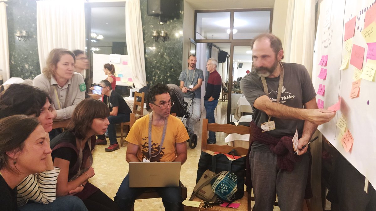CdaVallsAneu's tweet photo. El passat novembre els Camps i Entorns d'Aprenentatge Pirinencs vam assistir a les trobades internacionals de la #XarxaEducacióPirineusVius a #Llançà. Hem escrit un petit article per explicar què es va treballar durant les jornades: https://t.co/wEalwA5SrR https://t.co/2Nfu8C9PrH