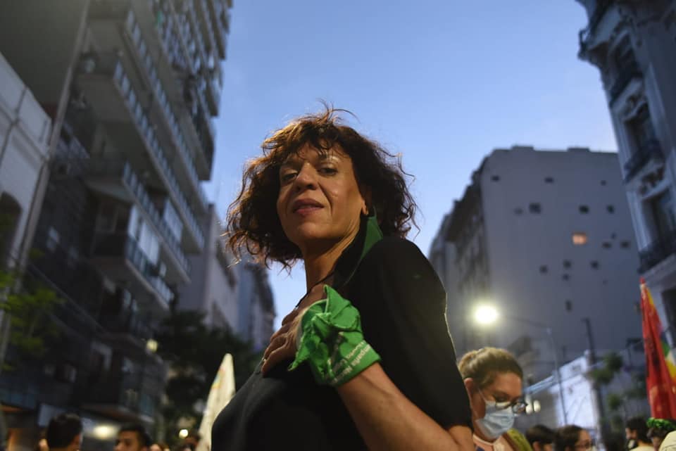 RevistaFurias's tweet photo. ENTREVISTA A MARLENE WAYAR

Su historia, desafíos en la actualidad, el papel de las nuevas generaciones y la importancia de que lxs actores políticos hagan una autocrítica, donde se ponga en cuestión las responsabilidades que nos llevaron a ser gobernades por la extrema derecha. https://t.co/fRxTT9zMda