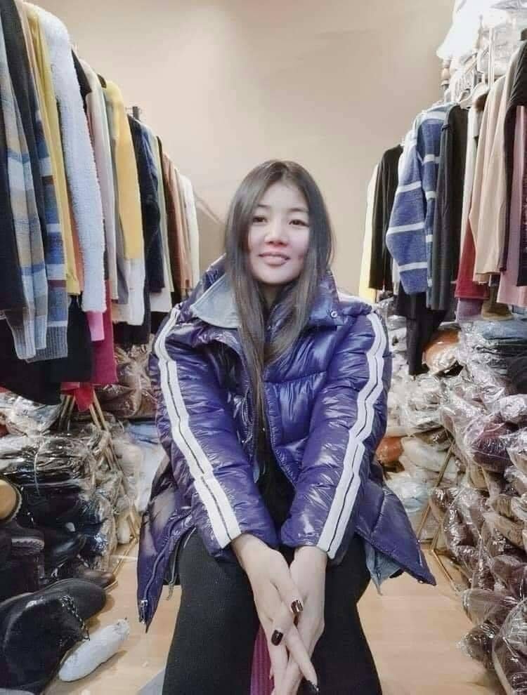 Би 23 настайдаа саятан болж 29 настайдаа тэрбумтан болж байлаа. 2009 онд улсаас залуу гэр бүлүүдэд 500.000 өгсөн юм. Найзууд маань 500.000 төгрөгөөр 2 утас л авч ойр зуурын хэрэгцээндээ үрж байлаа. Харин би бизнесээ эхлүүлэхээр 500.000 аваад Өмнөговиос Улаанбаатар явах машинд ээж