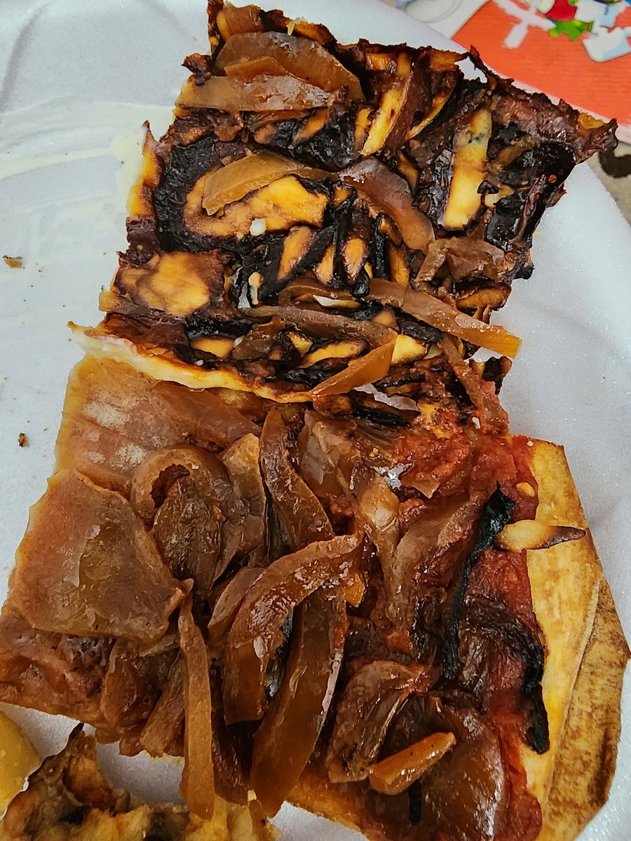 iamsankp's tweet photo. @GiordanosPizza this was my experience of ordering pizza last friday. Pizza was so burnt so I called and complained, new pizza was given but by that time mood was already spoiled. Even new one was ok to eat. I felt like I will never eat pizza again. https://t.co/qD7ttt7moZ