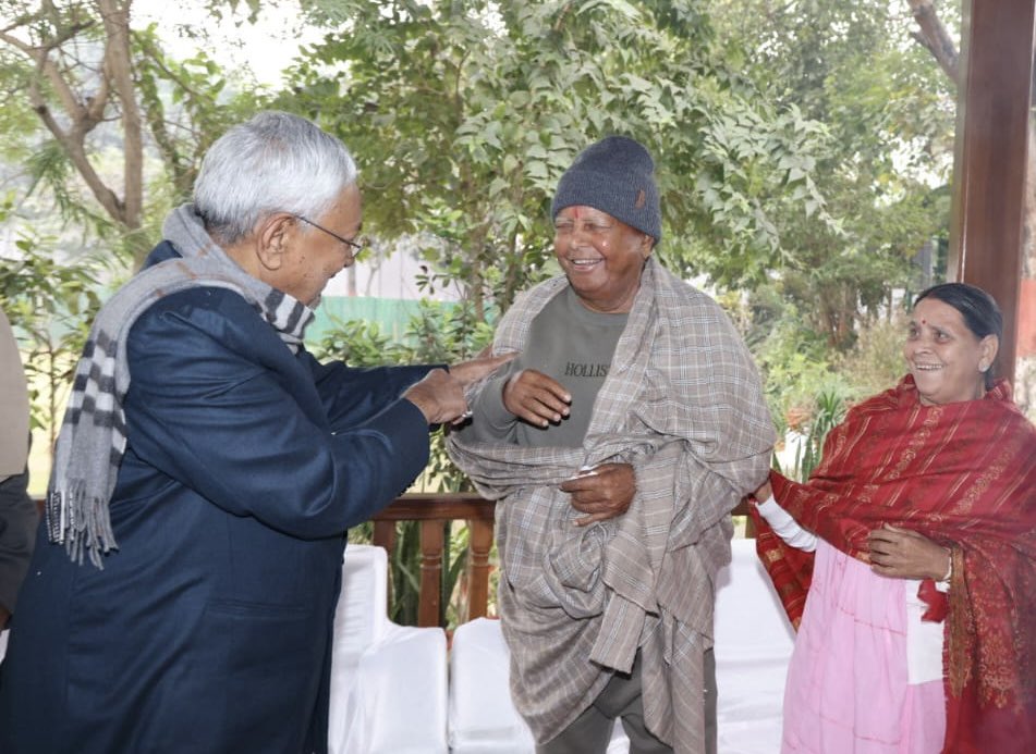 CM Nitish reached Lalu's house to eat curd-chuda on Makar Sankranti, in the political corridor…