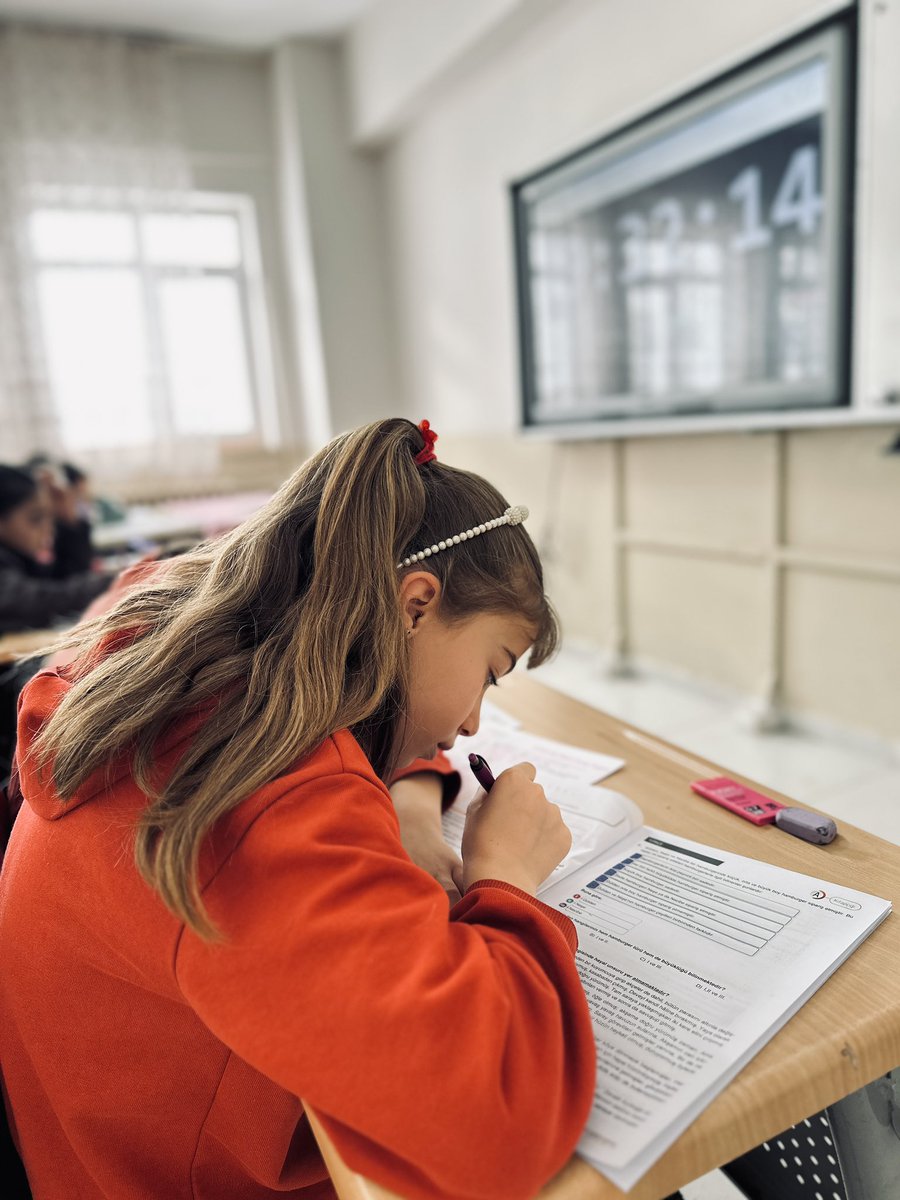 📝 Okulumuzda eğitim-öğretime devam etmekte olan 5, 6, 7 ve 8. sınıf seviyesindeki öğrencilerimizi eş zamanlı deneme sınavı yaptık. 

“İnsan eğitimle doğmaz; ama eğitimle yaşar.” | Cervantes

#Erzurum
#Pasinler
#HasankaleOrtaokulu 🏫
#DenemeSınavı
#Deneme