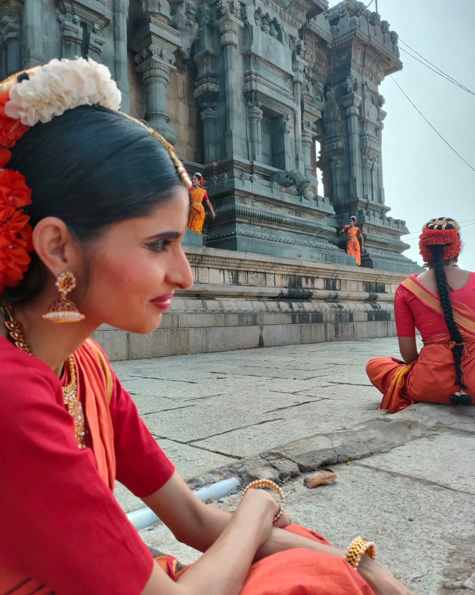 MuvvaDance's tweet photo. Between the shots !! Video coming up soon...

@himabindukanoj
@srivallisuri28 @AlluriUjwala @MeghanaBarma @Sona_Mariam_
#bts #shoots #StayTuned #Dance https://t.co/fnJER71c7I