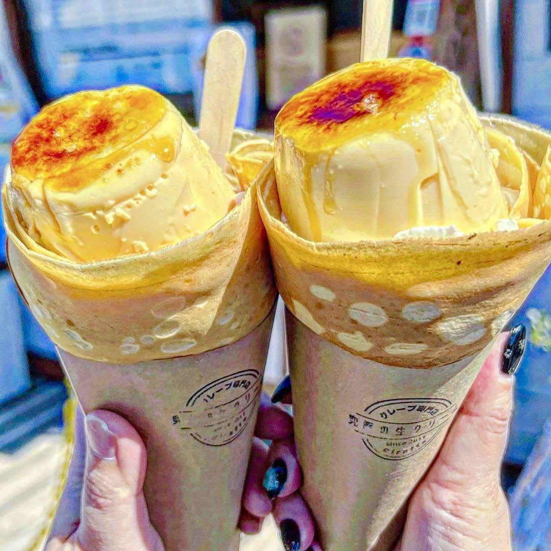 sweetroad5's tweet photo. 愛知県岡崎市にあるお店「究極の生クリームクレープ giraffe」の、クレープにブリュレしたプリンと軽い生クリームを合わせた「自家製プリン生クレープ」✨ https://t.co/wZLFaG4Gr5