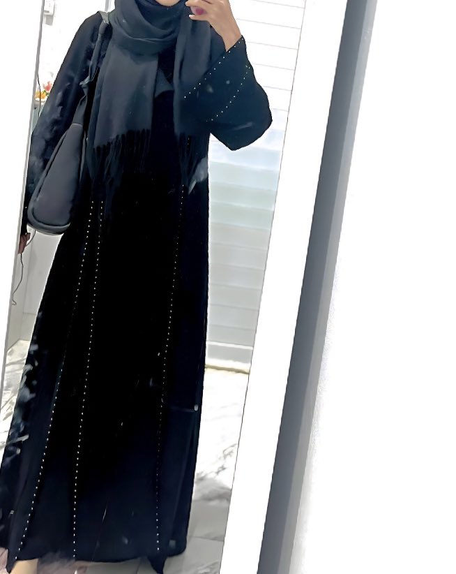 bungsmlnd's tweet photo. a must have abaya🌷

siapa tau ada yg lg cari referensi gamis buat lebaran nanti hehe. ini aku nemu abaya hitam dan desainnya baguuus!! modelnya berumbai. syar’i tapi modelnya ga pasaran juga🥰👍

aku beli di sini yah 👉 https://t.co/y4txT34Cgx https://t.co/58LNMmPqoo
