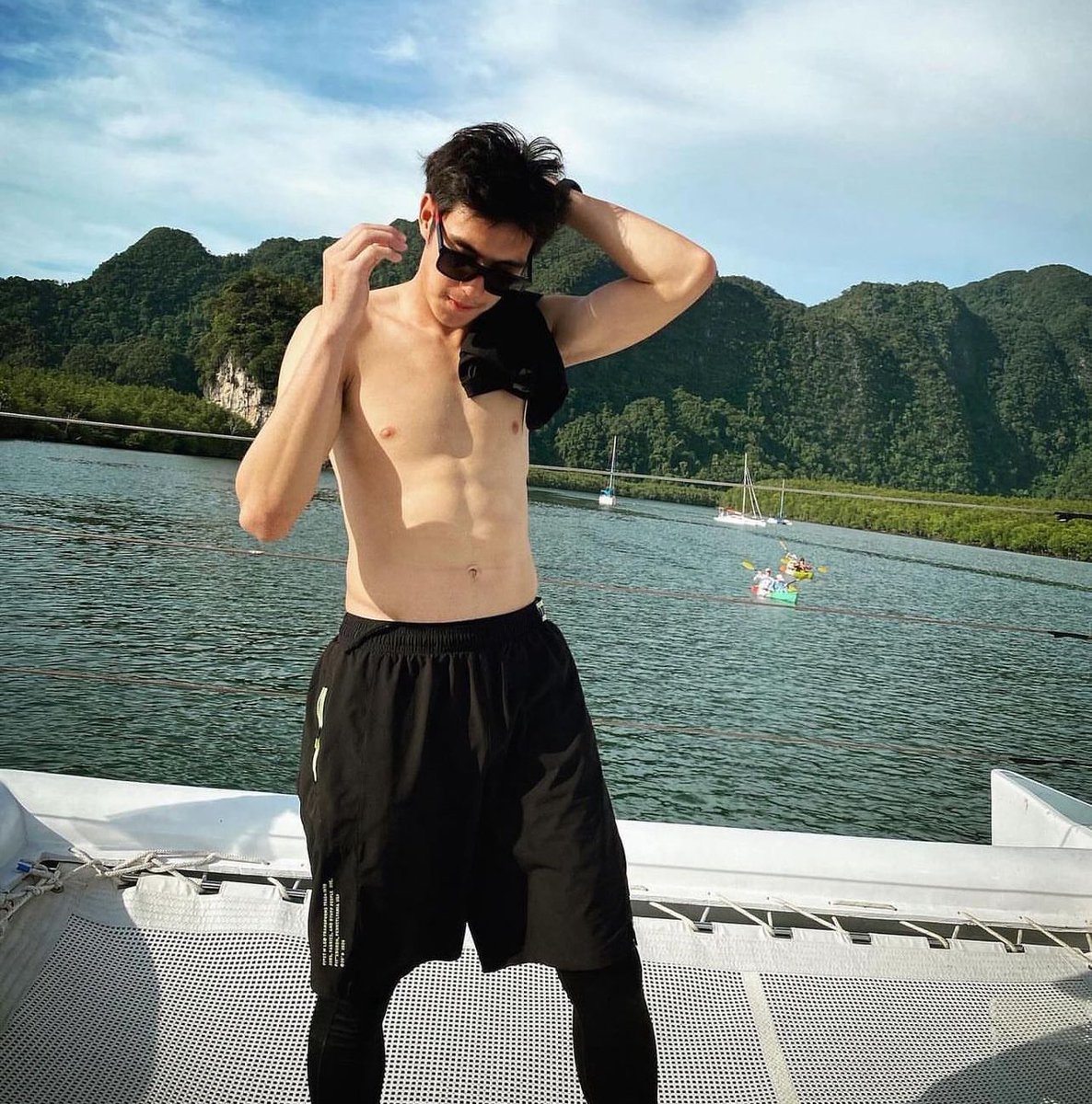 Miss10000island's tweet photo. ตี๋ บุญยเกียรติ https://t.co/qO2b6jYmoU