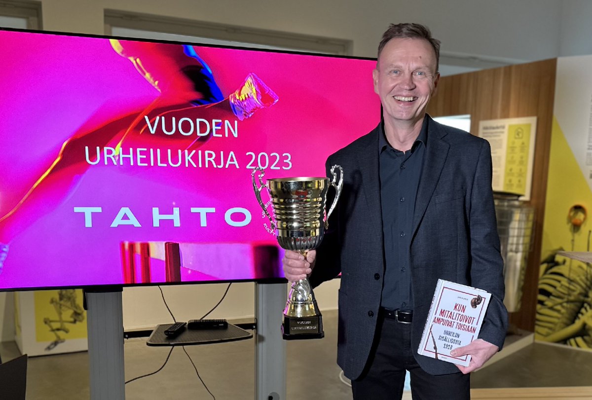 Vuoden urheilukirja 2023 on Jari Kupilan kirjoittama Kun mitalitoivot ampuivat toisiaan. Urheilun sisällissota 1918. Teoksen on kustantanut Minerva. Tiedote➡️tahto.com/vuoden-urheilu…
#vuodenurheilukirja #kulttuurikeskustahto #jarikupila <a href="/JariKupila/">Jari Kupila</a>