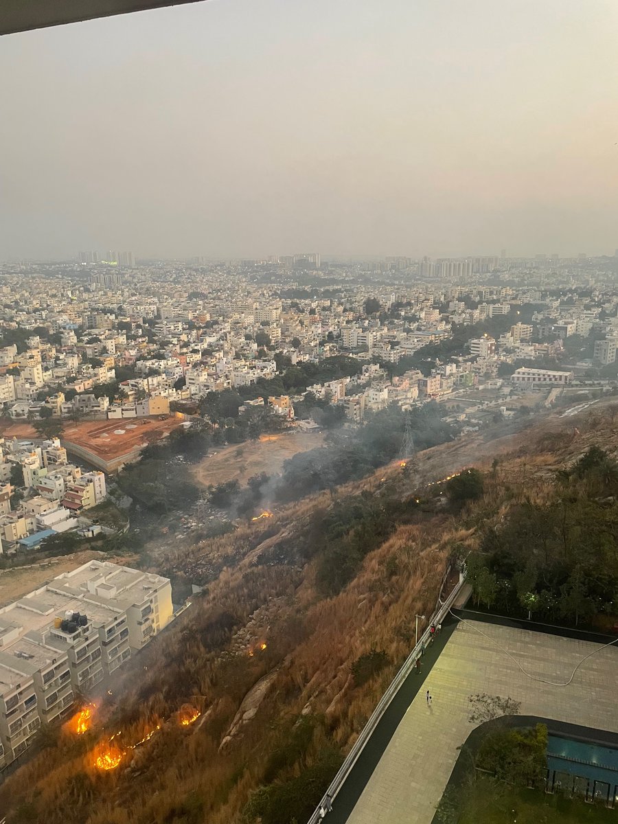 Asingh1504's tweet photo. Ittamadu hill has been burning since 2 hours, slowly spreading. No response by the city or fire department! Pathetic @BlrCityPolice @CPBlr @CMofKarnataka https://t.co/2k5pugZ0Wf