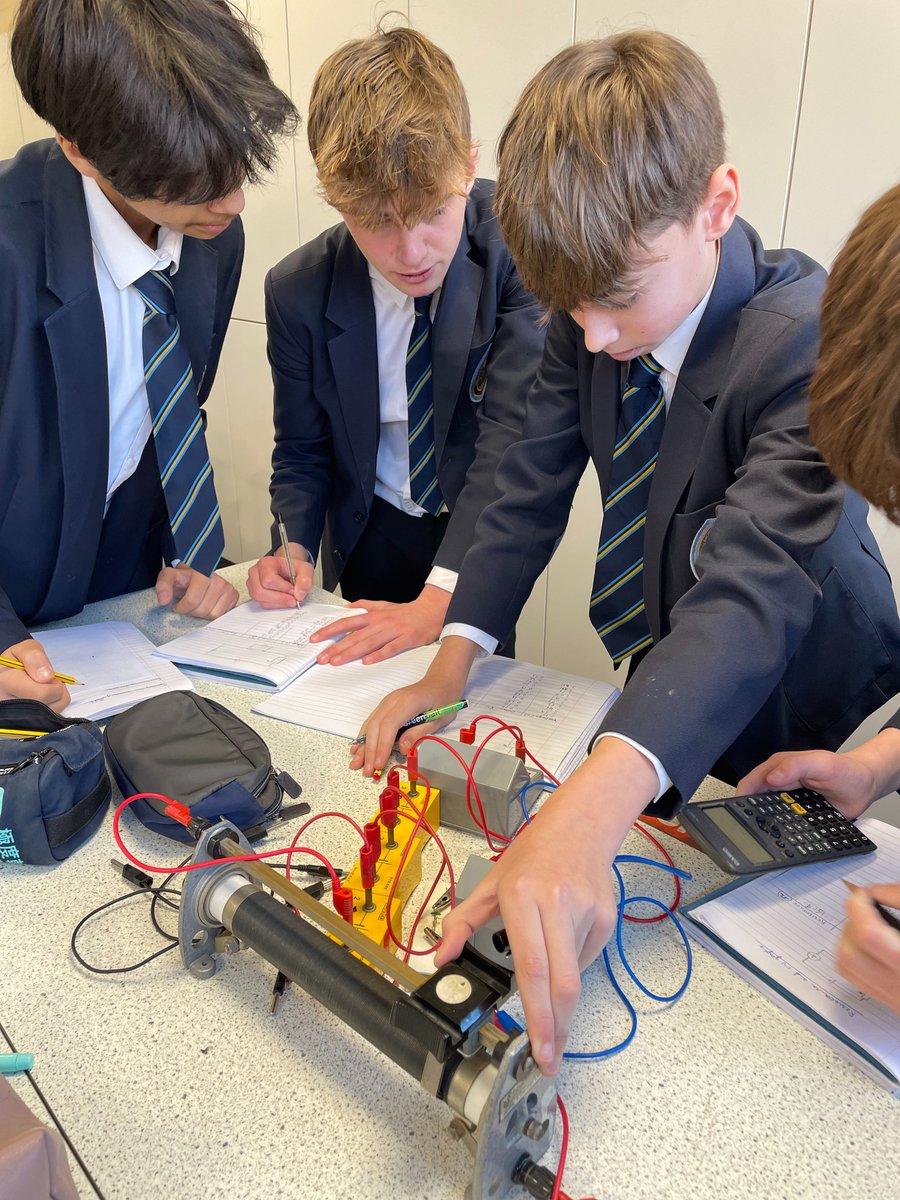 sirjohnlawes's tweet image. Year 10 students were carrying out an investigation into current, voltage, resistance and Ohm's Law in science class, recording their data as a chart and graph. #scienceclass