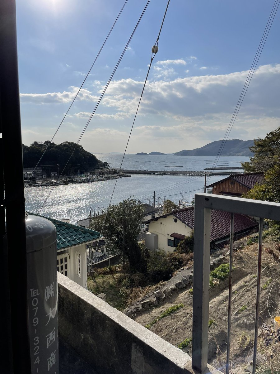 sakachan0818's tweet photo. ふと一年前の1月に何をしていたのかと写真を漁っていると、牡蠣小屋でしこたま牡蠣を食べまくっていました。

またお腹いっぱいでもう入らない程食べたい…そんな思い出の2023年の1月でした。

#d1wgp3 
#ドクターストレッチ 
#西梅田
#西梅田の愉快な仲間たち https://t.co/wR6LiJYjQO
