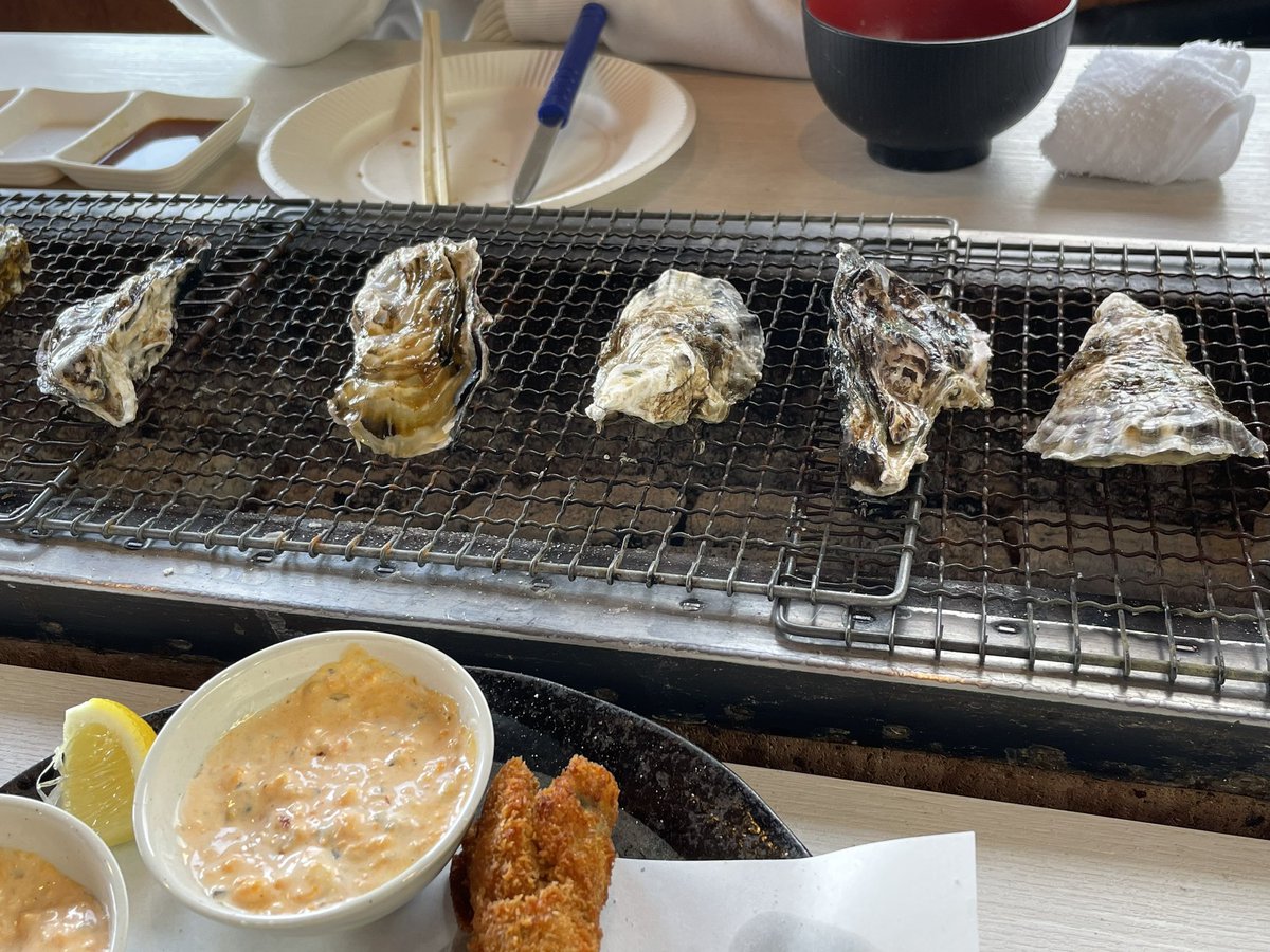 sakachan0818's tweet photo. ふと一年前の1月に何をしていたのかと写真を漁っていると、牡蠣小屋でしこたま牡蠣を食べまくっていました。

またお腹いっぱいでもう入らない程食べたい…そんな思い出の2023年の1月でした。

#d1wgp3 
#ドクターストレッチ 
#西梅田
#西梅田の愉快な仲間たち https://t.co/wR6LiJYjQO