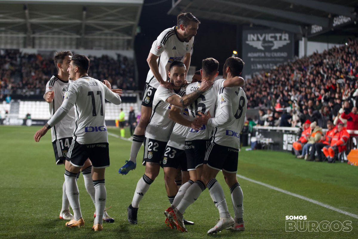 Burgos_CF's tweet photo. De Blue Monday nada, hoy lo vemos todo en blanco y negro ⚪️⚫️

¡Feliz semana, blanquinegros! 

#SomosBurgos https://t.co/k4TZ8OtAcs