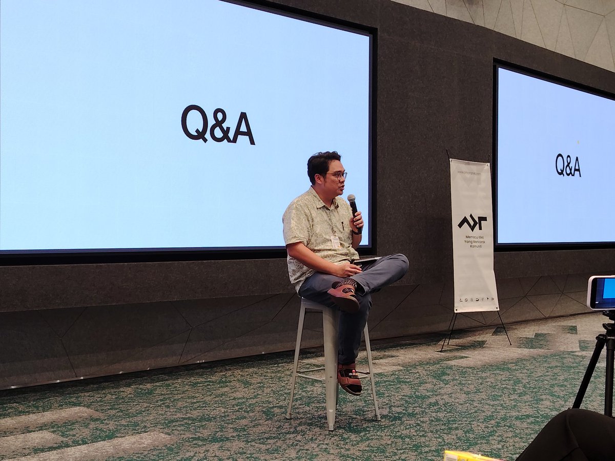 "Bisnes ni susah!"

Berulang kali <a href="/rezarazali/">R.</a> sebut ayat ini.

Tanam dalam kepala.

Kalau sekarang tengah senang, duit masuk pun. Akan sampai satu masa duit tak masuk.

"Bisnes ni susah!"