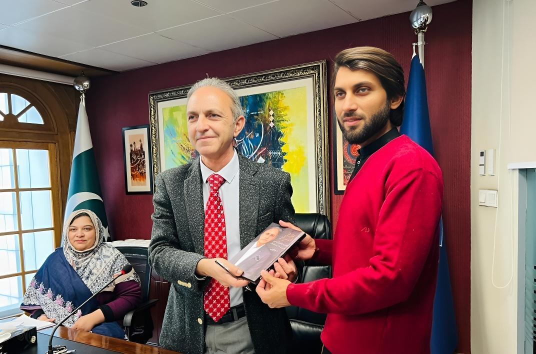 NYCCC_PK's tweet photo. Asrar Ayub, Disaster Management Specialist, @PakistanADB consultant,and author,presents his book to the CEO of NYCC, M Umair Mufakir, GS Maham Shabir,and Legal Advisor Anosha Hasin. This gesture symbolizes shared insights and serves as a bridge between literature and leadership. https://t.co/Tn8fvKyXZ5